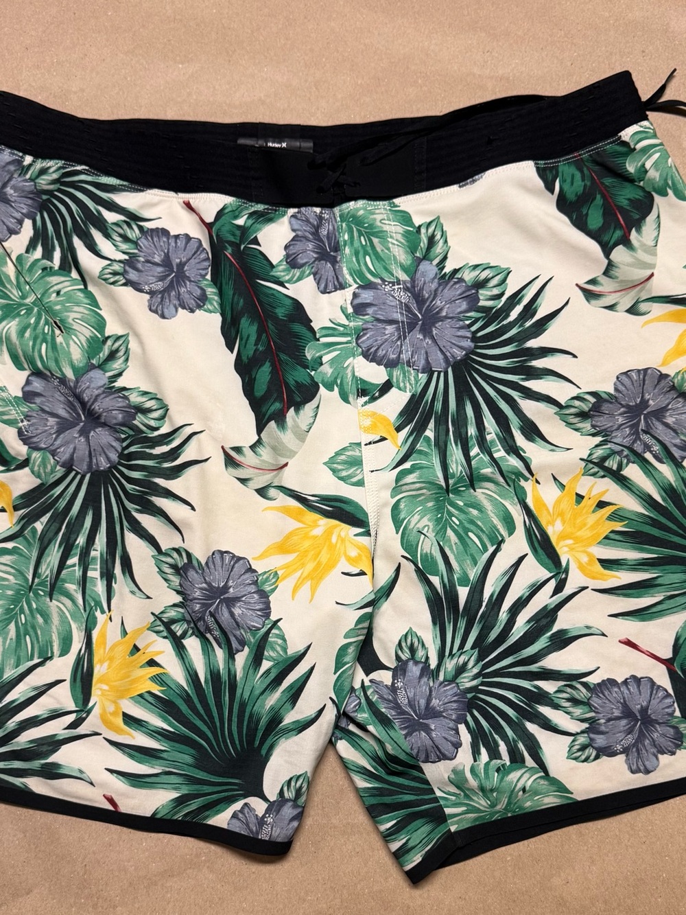 Hurley Phantom Men’s size 38 Multi Color Beach Board shorts Rare!